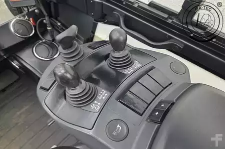 Empilhador a gás 2021  Linde H25T (9)