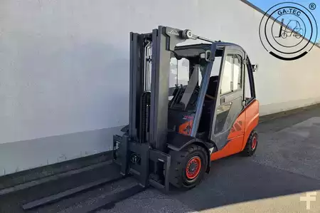Empilhador a gás 2019  Linde H30T (1)