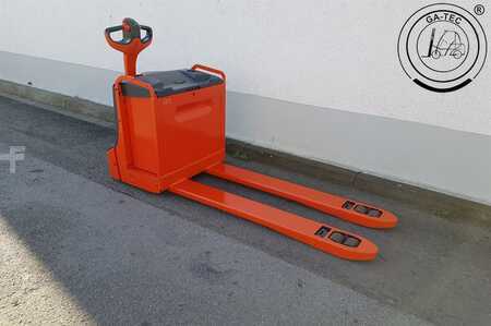 Niederhubwagen 2013  Linde T20 (4)