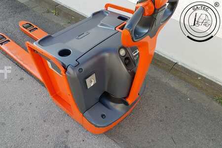 Niederhubwagen 2013  Linde T20 (8)