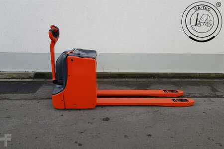 Niederhubwagen 2012  Linde T20 (5)