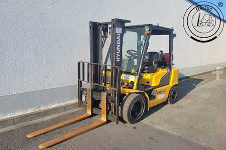 Carrello elevatore a gas 2020  Hyundai 30L-7A (1)