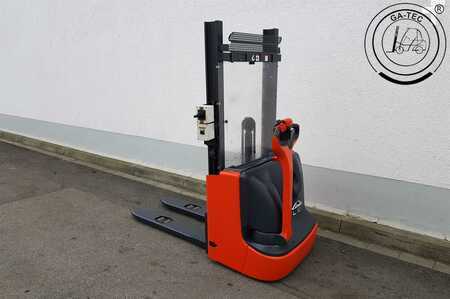 Ruční vysokozdvižný vozík 2013  Linde L10 mit Duplexmast (3)