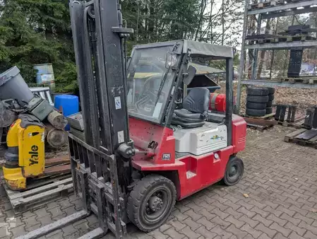 Treibgasstapler-YAM-FG25