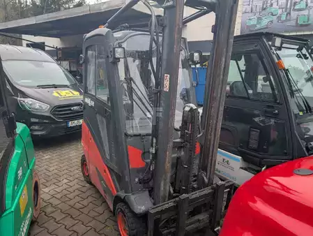 Treibgasstapler-Linde-H16T