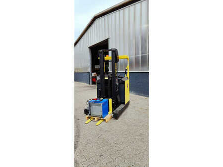 Carretilla retráctil 2011 Hyster R 1.4 (2)