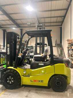 Elektrisk- 4 hjul 2025  Clark Gabelstapler L30XE (1)
