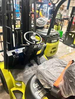Elektromos 4 kerekű 2025  Clark Gabelstapler L25XE (3)