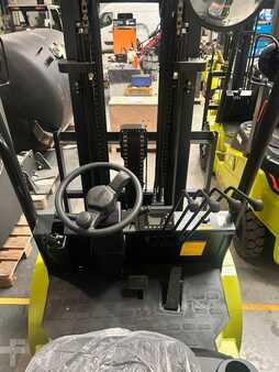Elektromos 4 kerekű 2025  Clark Gabelstapler L25XE (4)
