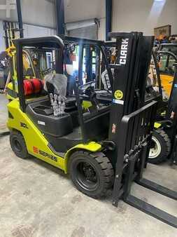LPG Forklifts 2019  Clark Typ S30 L (4)