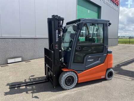 Elektromos 4 kerekű 2023 Toyota 9FBM25T (2)