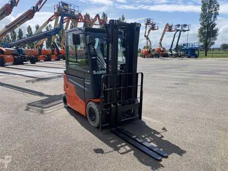 Elektromos 4 kerekű 2023 Toyota 9FBM25T (3)