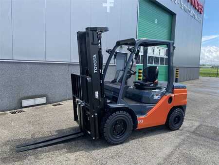 Diesel gaffeltruck 2023  Toyota 52-8FDF30 (2)