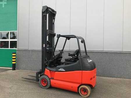 Elektryczne 4-kołowe 2003 Linde E25/600-02 (1)