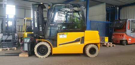 Eléctrico - 4 rodas 2021 Hyundai 50B-9 (1)