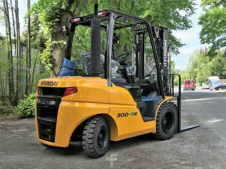 Hyundai 30D-9E