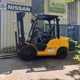 Empilhador diesel 2022 Hyundai 30D-9V (1)