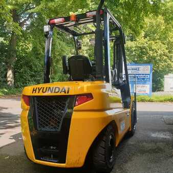 Empilhador diesel 2022 Hyundai 30D-9V (2)