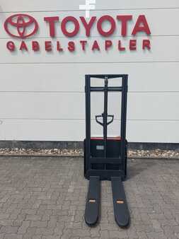 Pallet Stackers  Toyota SHE100 BT Tyro (3)