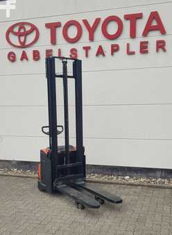 Hochhubwagen 2019  Toyota SWE120L (9)