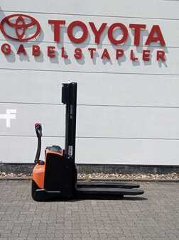 Stapelaars  Toyota SWE120L (1)
