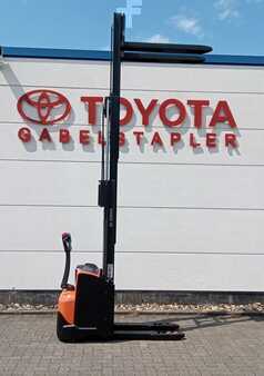 Stapelaars  Toyota SWE120L (3)