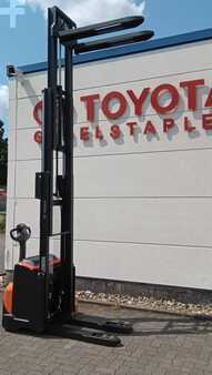Stapelaars  Toyota SWE120L (4)