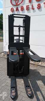 Stapelaars  Toyota SWE120L (5)