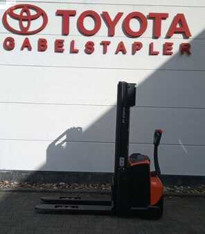 Pinontavaunu  Toyota SWE120L (1)