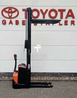 Stacker pedestre - Toyota BT SWE140L (2)