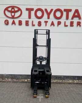 Pallet Stackers - Toyota BT SWE140L (8)