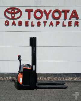 Hochhubwagen  Toyota SWE140L (1)