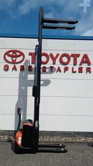 Hochhubwagen  Toyota SWE140L (4)