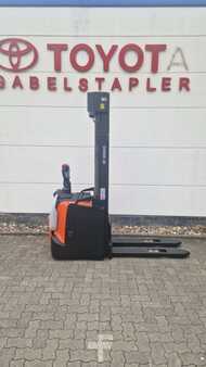 Hochhubwagen  Toyota SPE160 (1)