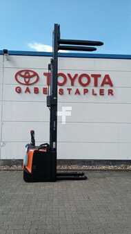 Hochhubwagen  Toyota SPE160L (2)