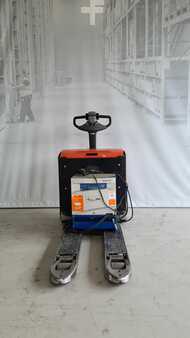 Electric Pallet Trucks - Toyota LWE 200 (3)