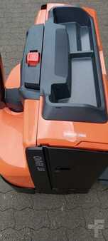 Porta-paletes elétrico 2024  Toyota LWE 200 (9)