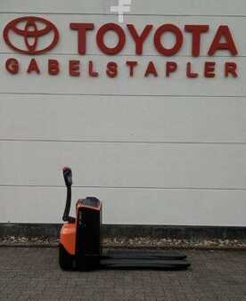 Porta-paletes elétrico 2024  Toyota LWE 200 (8)