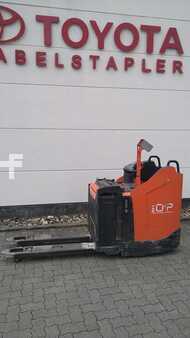 Electric Pallet Trucks - Toyota LPE 200 (1)