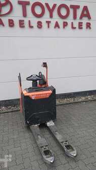 Electric Pallet Trucks - Toyota LPE 200 (3)