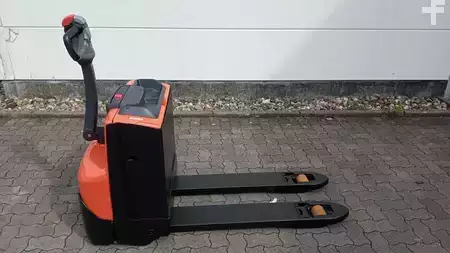 Niederhubwagen 2021  Toyota LWE 200 (1)