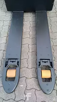Niederhubwagen 2021  Toyota LWE 200 (8)
