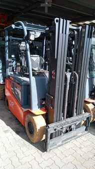 Elektro 4 Rad  Toyota 8FBMKT25 (1)