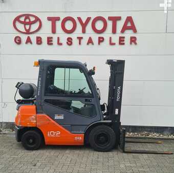 Carretilla elevadora GLP 2015  Toyota 02-8FGF25 (1)