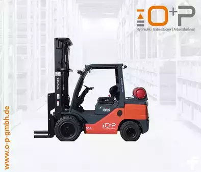 Gasoltruck 2022  Toyota 02-8FGJF35 (1)