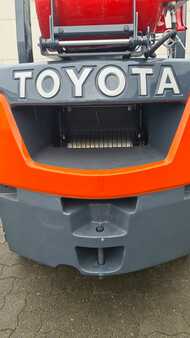 Gázüzemű targoncák 2024  Toyota 02-8FGJF35 (4)