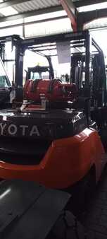 Wózki gazowe 2022  Toyota Tonero 8FG40F (7)