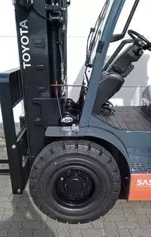 LPG heftrucks 2023  Toyota Tonero 8FG45F (4)