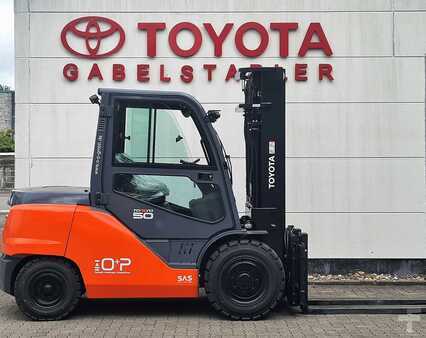 Diesel truck 2022  Toyota 40-8FD50N (1)