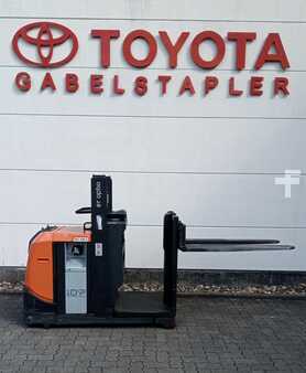 VZV s plošinou pro řidiče 2019  Toyota OSE100 (3)